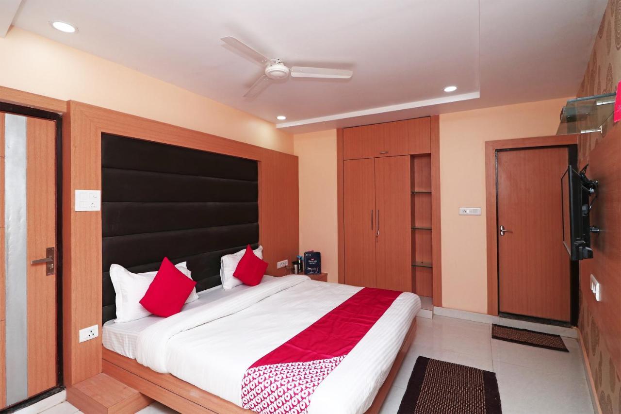 Capital O Hotel Sapphire Inn Gorakhpur Buitenkant foto